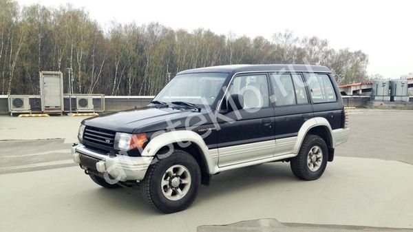 Автостекла Mitsubishi Montero II c установкой в Москве